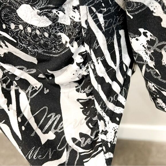 Peter Nygard Black White Abstract V Neck Stretch Top 3/4 Sleeve Medium EUC - Picture 4 of 10